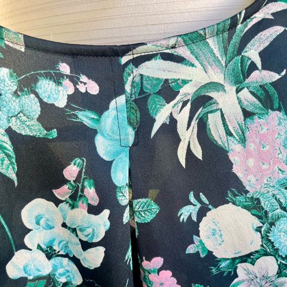 Banana Republic Sleeveless Top - size XS - Picture 5 of 6